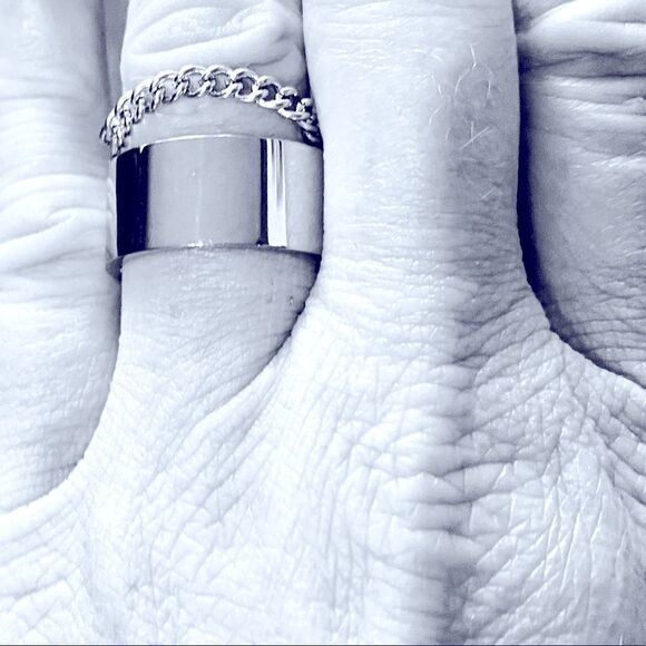 Silver Dangling Curb Chain Wide Stainless Steel Statement Band Ring NEW - Picture 2 of 5